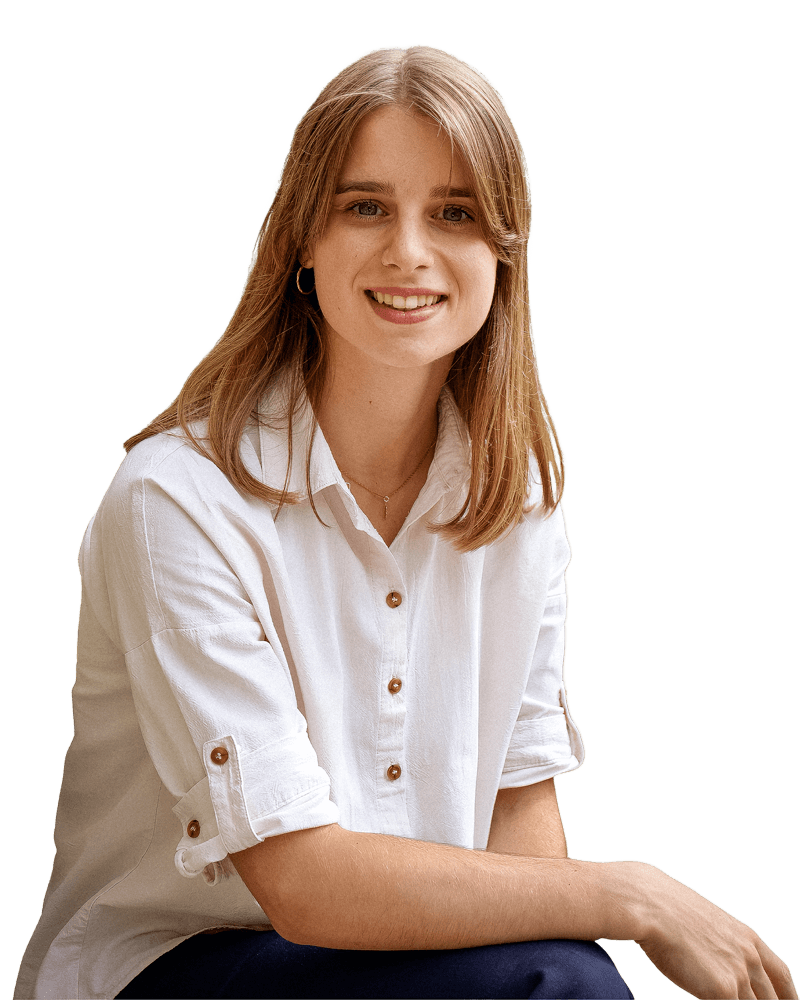 Ann-Kathrin Spöri lächelt in die Kamera. Die Social Media Agentur LinkedIn